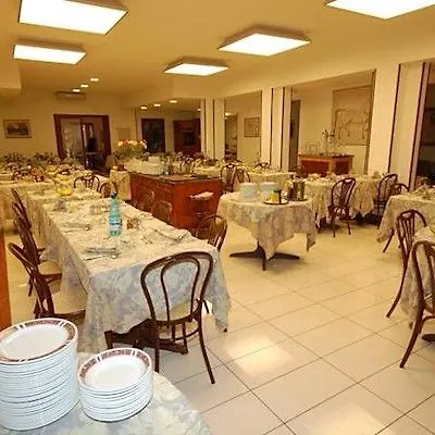 贝拉海滨酒店 3*