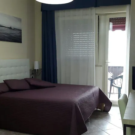 Bella Riviera Lungomare 3* فياريجيو