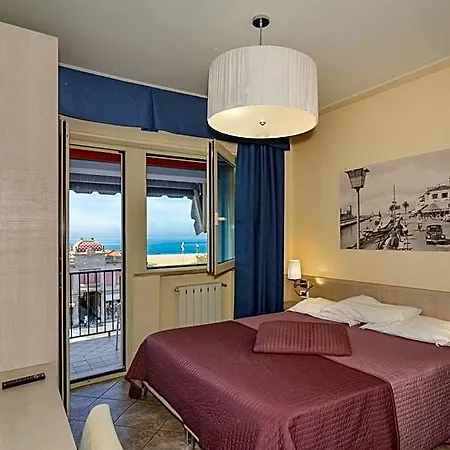 מלון Bella Riviera Lungomare וירג'יו