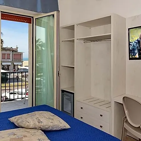 Bella Riviera Lungomare מלון 3*