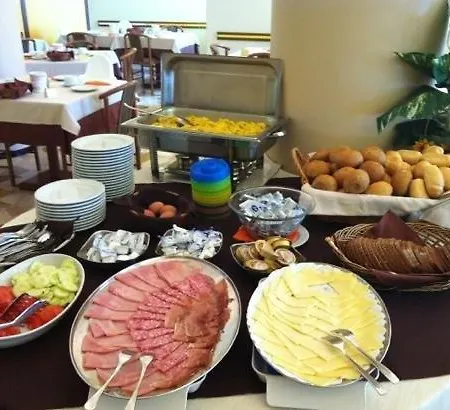 Bella Riviera Lungomare 3* فياريجيو