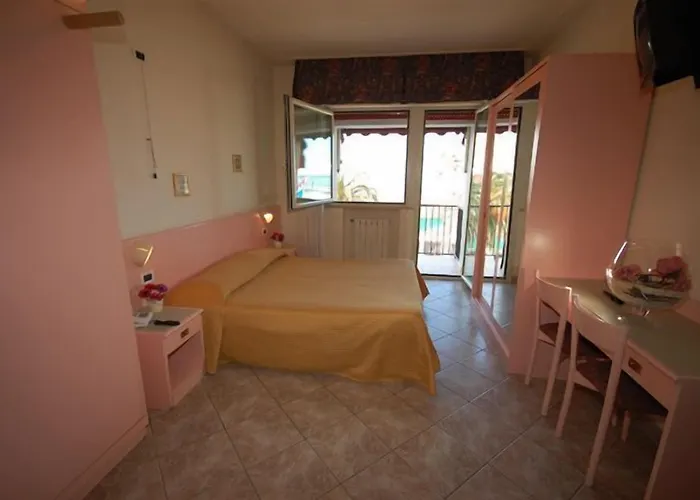 Bella Riviera Lungomare Hotel 3*