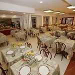Отель Bella Riviera Lungomare Виареджо