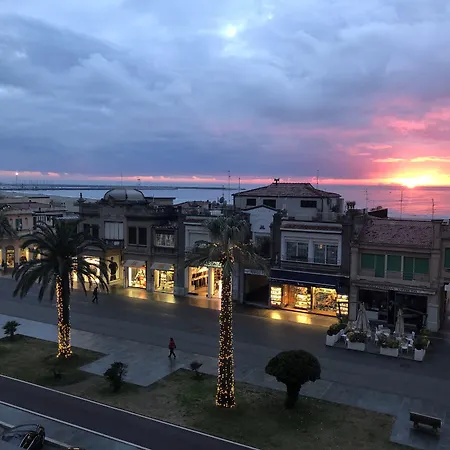 Bella Riviera Lungomare 3* Виареджо